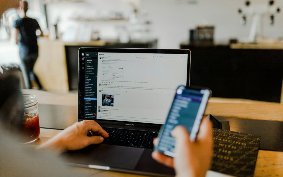 Робота з документами та цифровою безпекою бізнесу